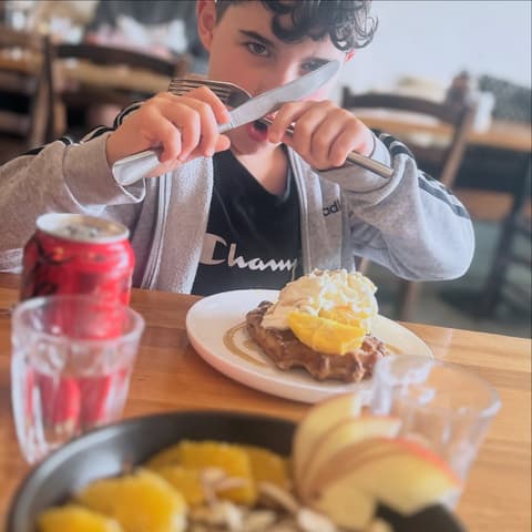 Happy Easter everyone! We’ve had brunch at our local (@twistedtomatonz) and now off to play mini gol